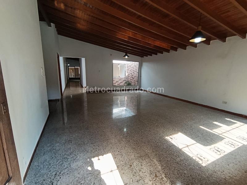 Versatile 4BR House in La Castellana - 5
