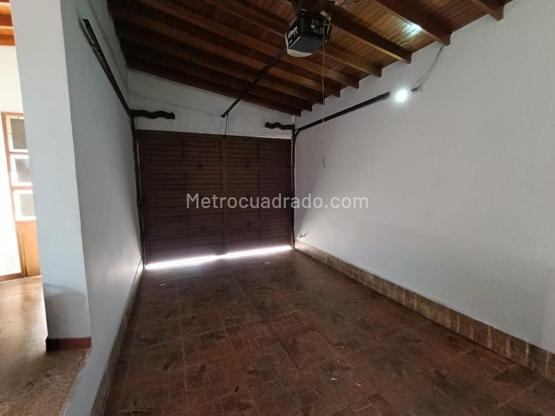 Versatile 4BR House in La Castellana - 6