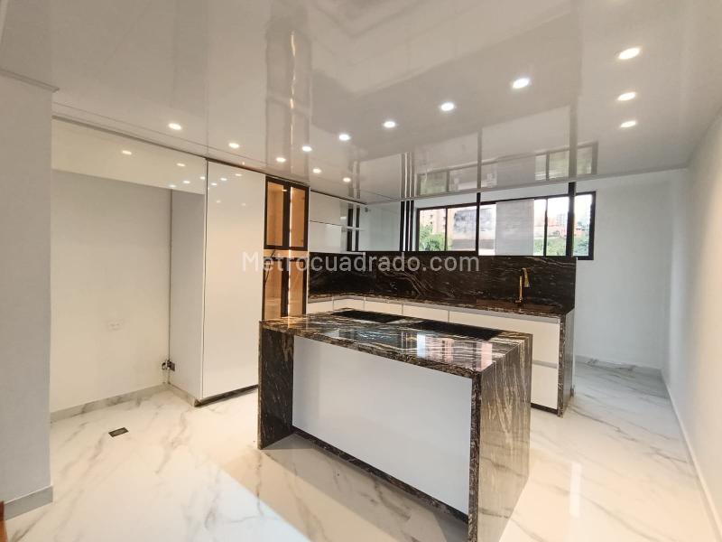 Apartamento de 2 Alcobas con Doble Parqueadero en Los Balsos - 2