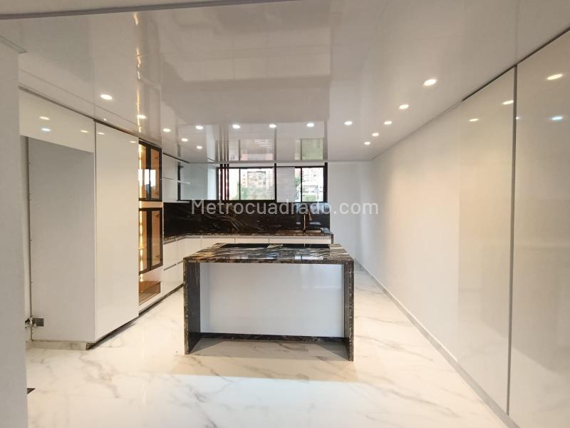 Apartamento de 2 Alcobas con Doble Parqueadero en Los Balsos - 4