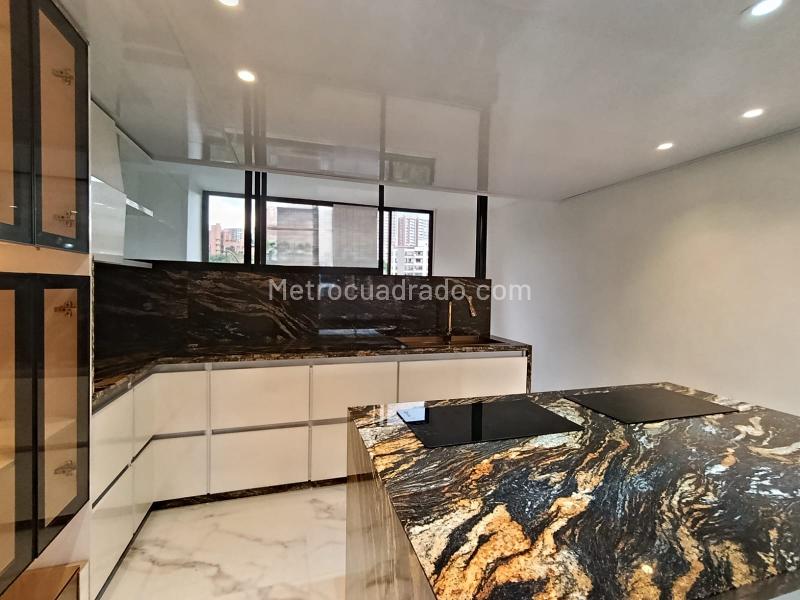 Apartamento de 2 Alcobas con Doble Parqueadero en Los Balsos - 5