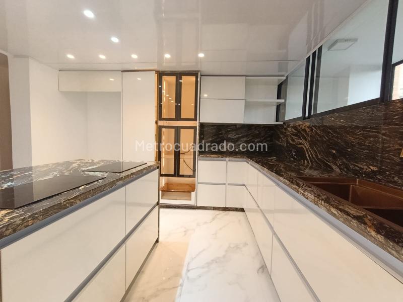 Apartamento de 2 Alcobas con Doble Parqueadero en Los Balsos - 6