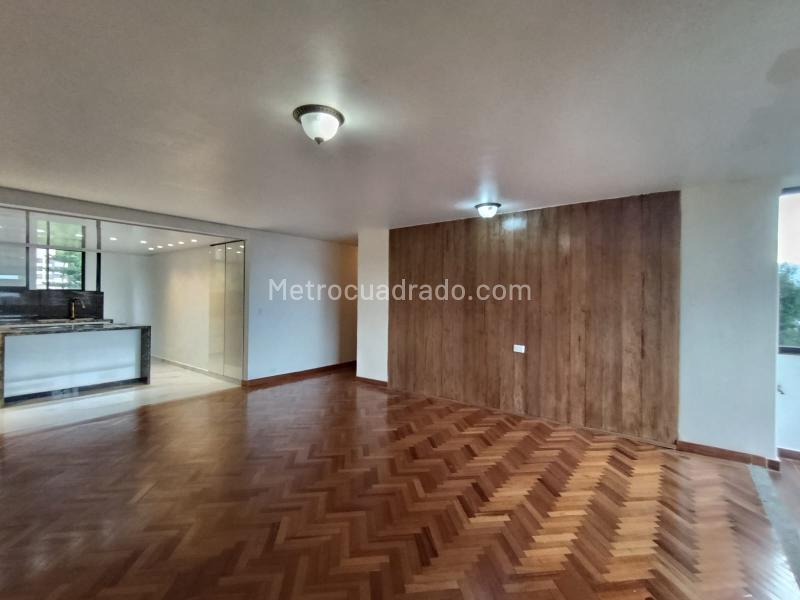 Apartamento de 2 Alcobas con Doble Parqueadero en Los Balsos - 8