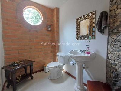 Casa de 5 alcobas en arriendo en Transversal Intermedia, Envigado, 200 m² · foto 7 de 20