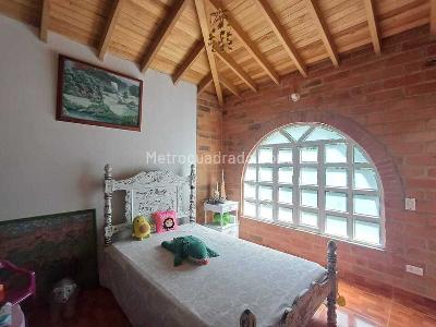 Casa de 5 alcobas en arriendo en Transversal Intermedia, Envigado, 200 m² · foto 12 de 20