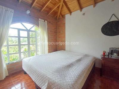 Casa de 5 alcobas en arriendo en Transversal Intermedia, Envigado, 200 m² · foto 15 de 20