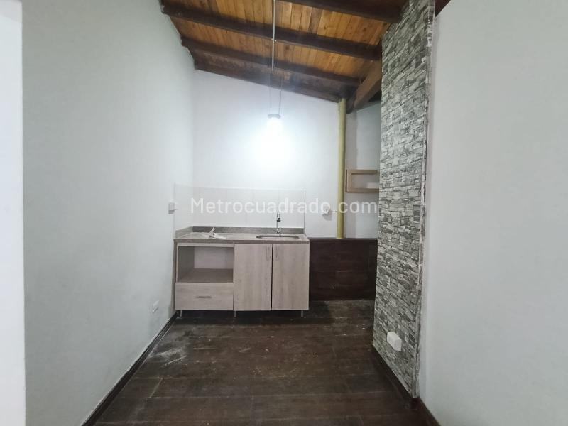 Casa Comercial con 5 Oficinas en El Estadio - 2