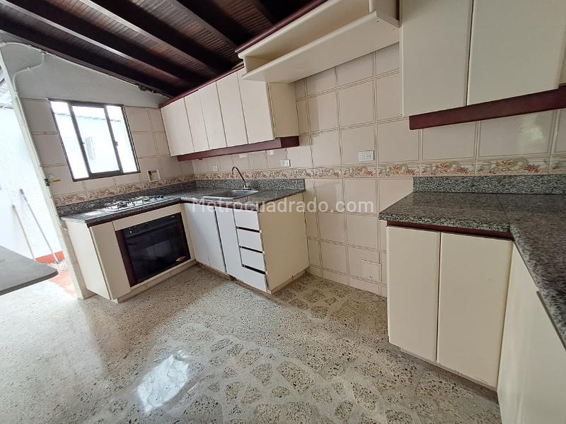 Apartamento Luminoso de 4 Alcobas en La Almería con Parqueadero - 3