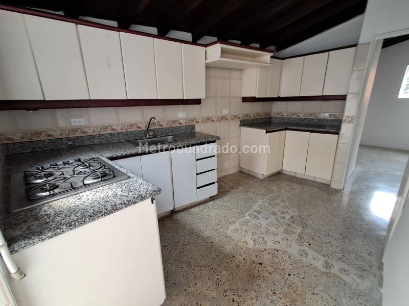 Apartamento Luminoso de 4 Alcobas en La Almería con Parqueadero - 5