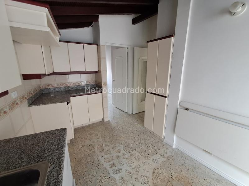 Apartamento Luminoso de 4 Alcobas en La Almería con Parqueadero - 6
