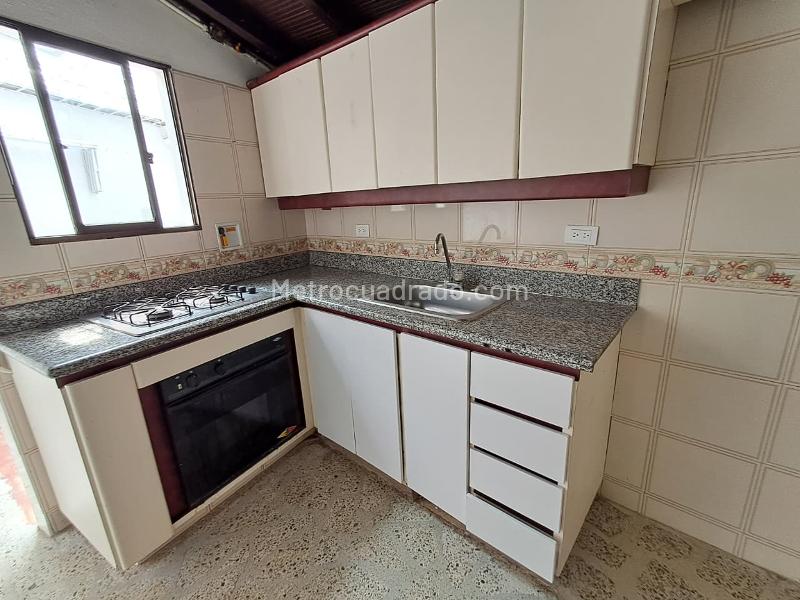 Apartamento Luminoso de 4 Alcobas en La Almería con Parqueadero - 7