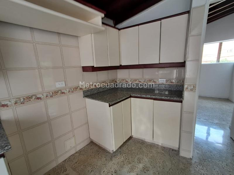 Apartamento Luminoso de 4 Alcobas en La Almería con Parqueadero - 8