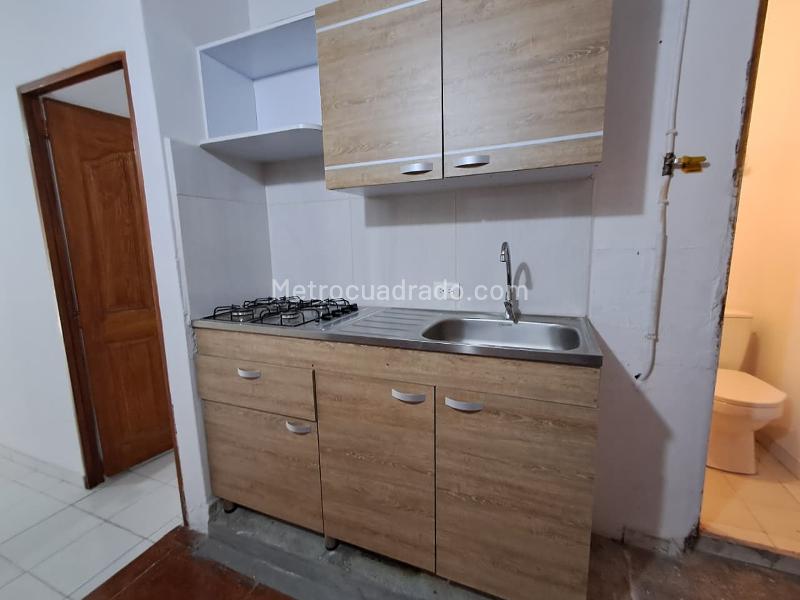Apartamento de 3 Alcobas Cerca al Metro de Santa Lucía - 2
