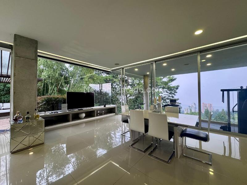 Casa Moderna de 4 Alcobas con Vistas a la Ciudad en Los Balsos, El Poblado - 2