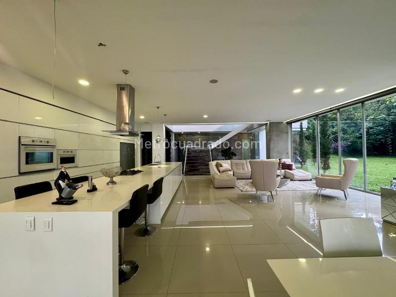 Casa Moderna de 4 Alcobas con Vistas a la Ciudad en Los Balsos, El Poblado - 3