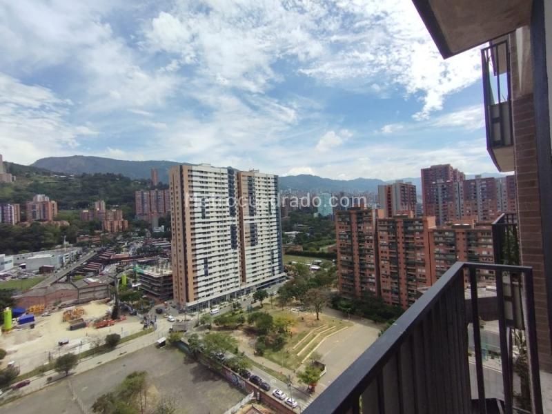 Estudio Tipo Loft Moderno de 1 Alcoba en Ciudad del Río - 4