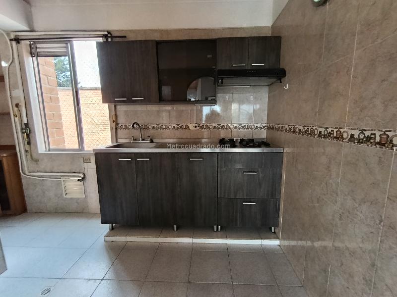 Apartamento Luminoso de 3 Alcobas en Arriendo en Rosales - 3