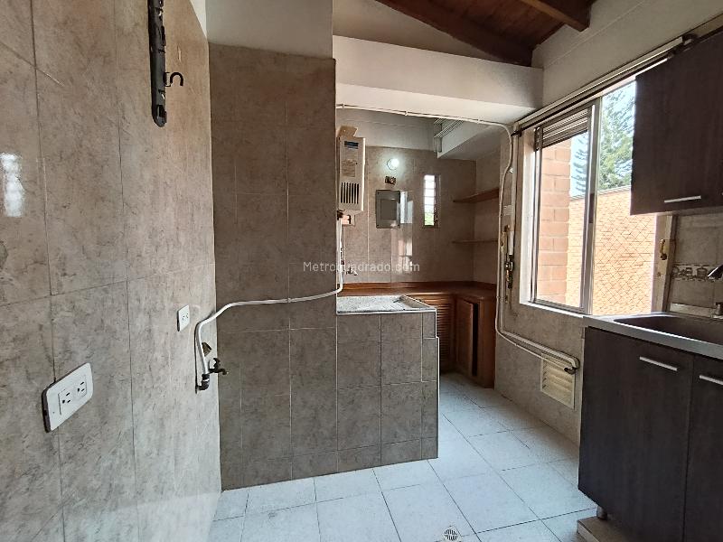 Apartamento Luminoso de 3 Alcobas en Arriendo en Rosales - 5