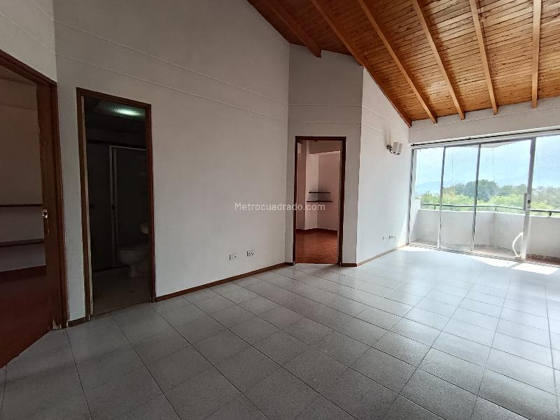 Apartamento Luminoso de 3 Alcobas en Arriendo en Rosales - 6