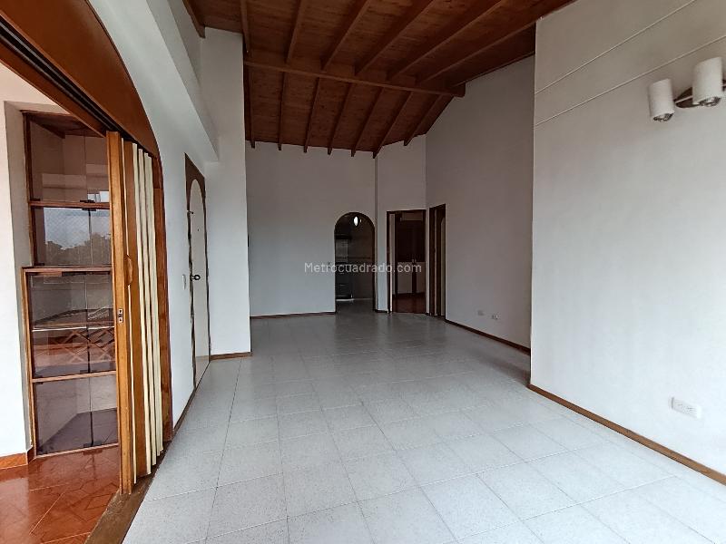 Apartamento Luminoso de 3 Alcobas en Arriendo en Rosales - 7