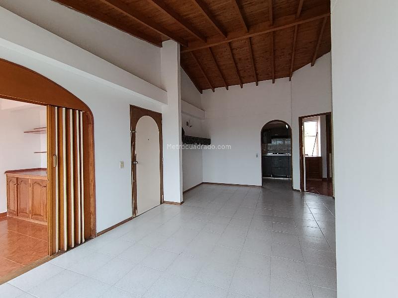 Apartamento Luminoso de 3 Alcobas en Arriendo en Rosales - 8