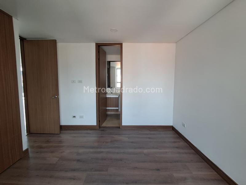 Spacious 3BR Apartment for Rent in Laureles, Medellín - 3