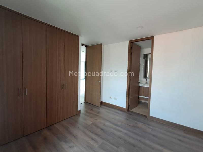 Spacious 3BR Apartment for Rent in Laureles, Medellín - 4