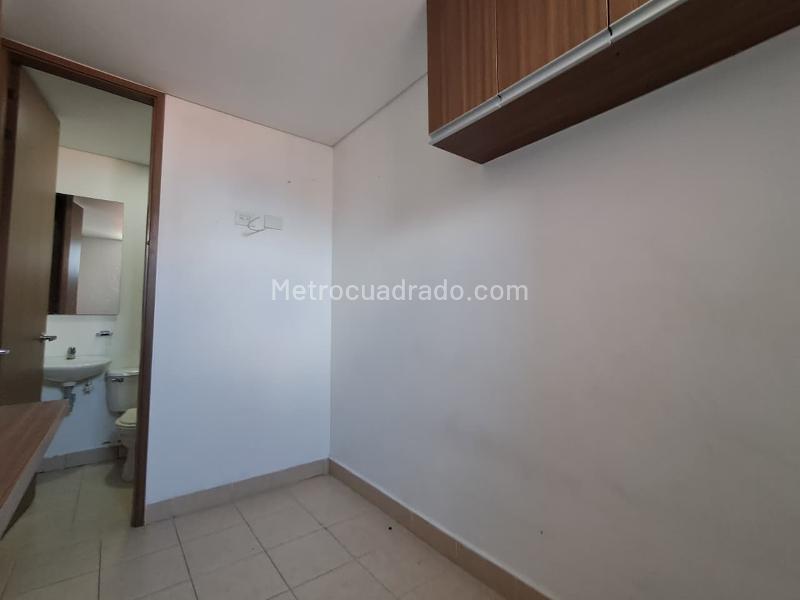 Spacious 3BR Apartment for Rent in Laureles, Medellín - 9