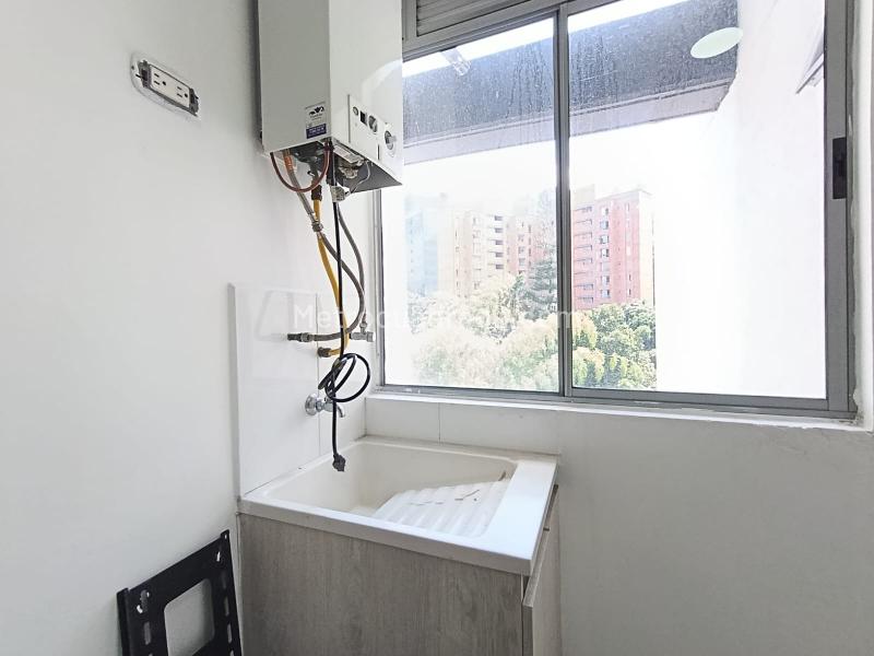 Spacious 3BR Apartment in Loma De San Julian - 5