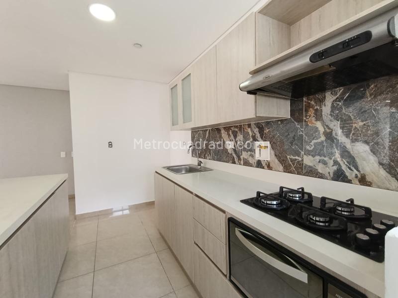 Spacious 3BR Apartment in Loma De San Julian - 8