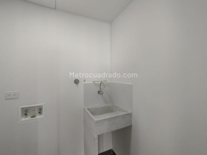 Apartamento Nuevo de 2 Alcobas con Balcón en Las Palmas Medellín - 9