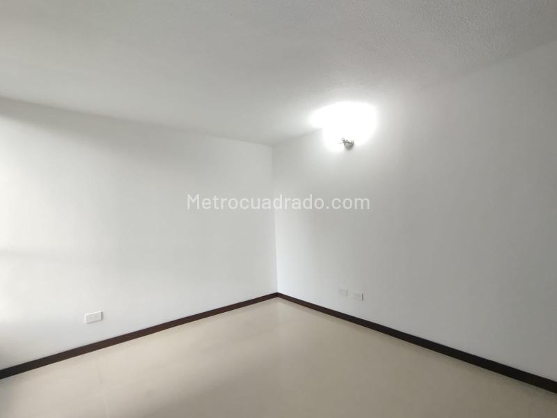 Apartamento Cómodo de 3 Alcobas en Loma de San Julián - 6