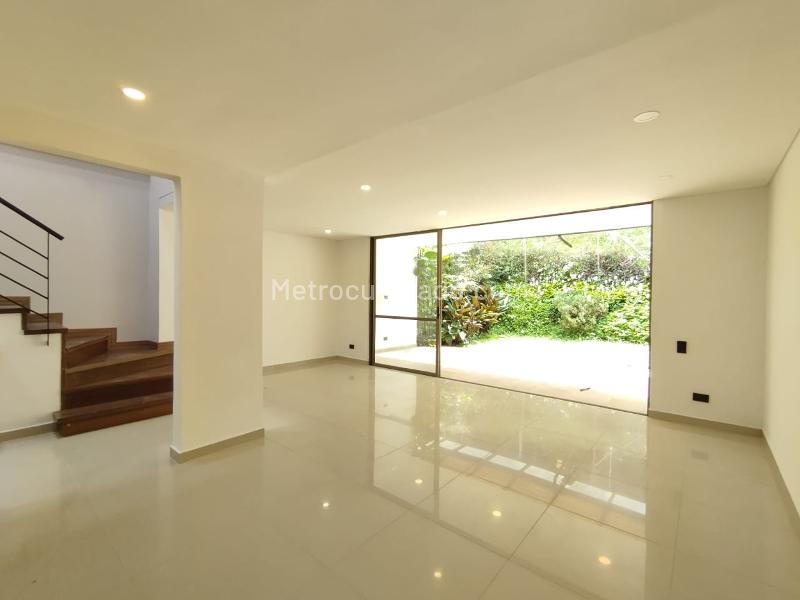 Spectacular 3-Level House in Loma del Atravesado - 2