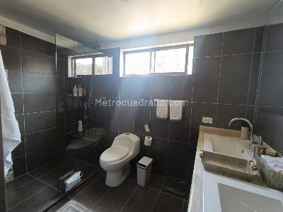 Apartamento de 3 alcobas en arriendo en Castropol, Medellín, 230 m² · foto 17 de 20