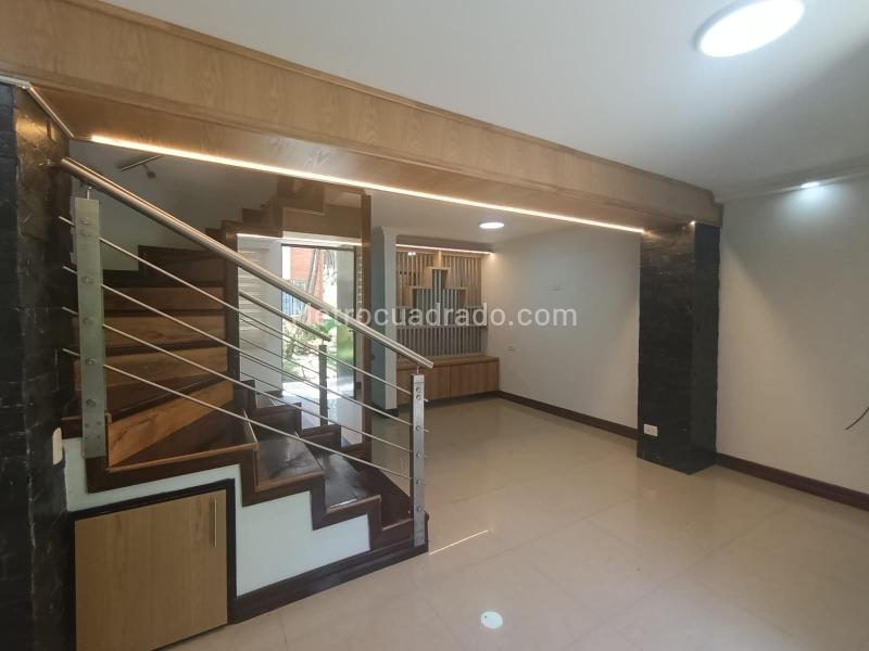 Casa Familiar de 3 Alcobas en La Loma de Los Bernal