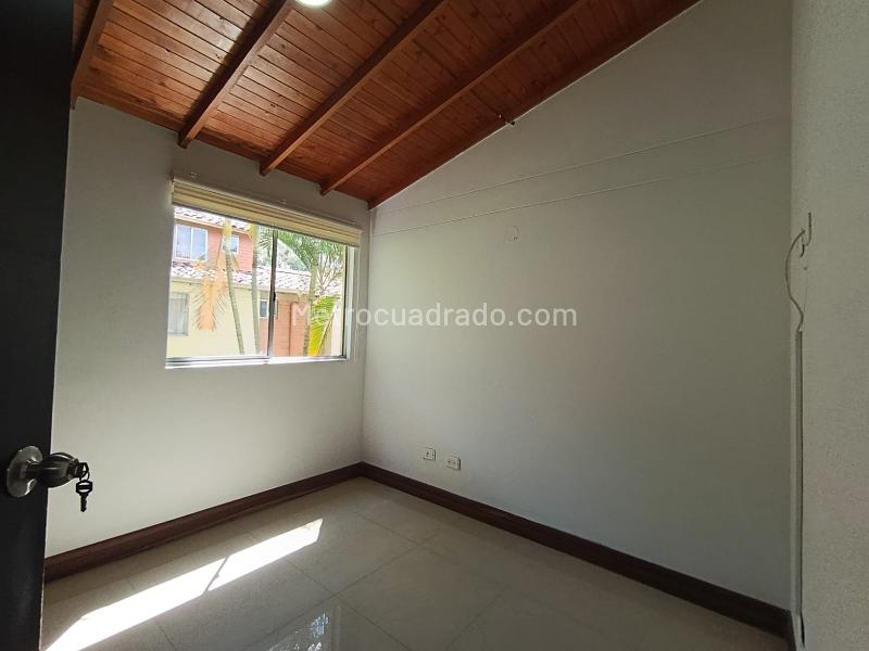 Casa Familiar de 3 Alcobas en La Loma de Los Bernal - 9