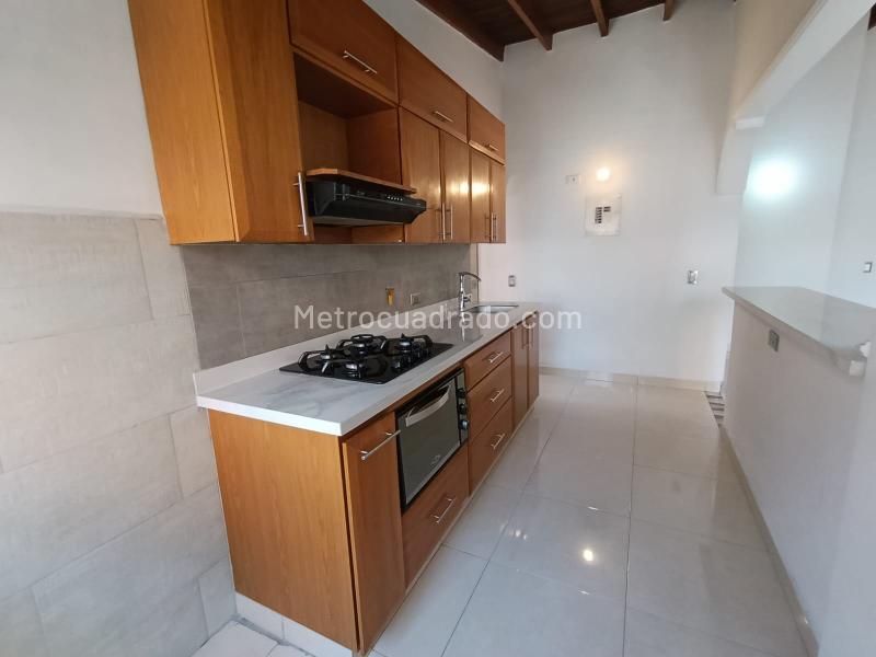 Apartamento de 2 Alcobas en La América con Portería 24/7 - 2