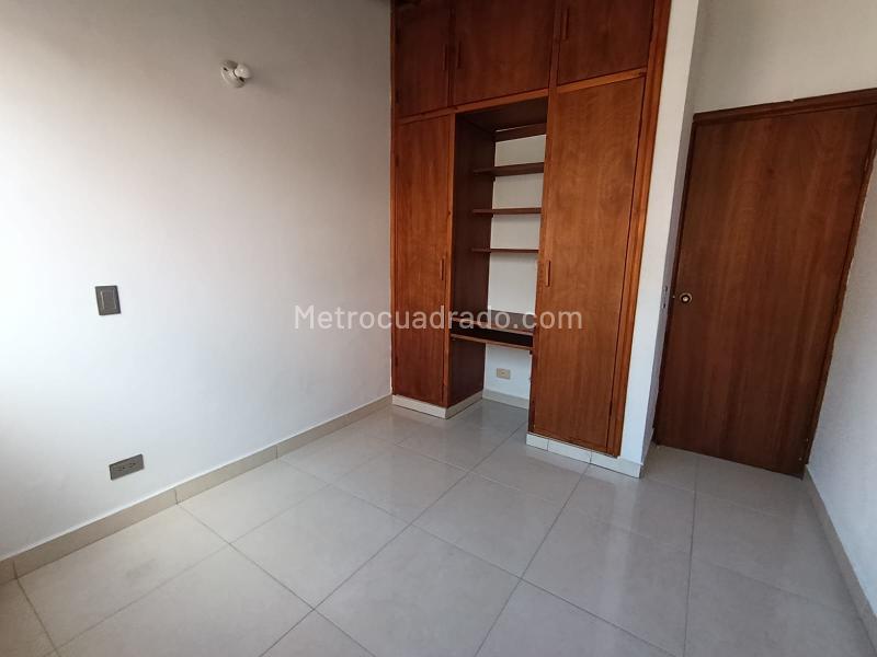 Apartamento de 2 Alcobas en La América con Portería 24/7 - 9