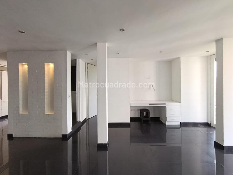 Apartamento Estudio Moderno de 1 Alcoba en Los Balsos, Medellín - 2