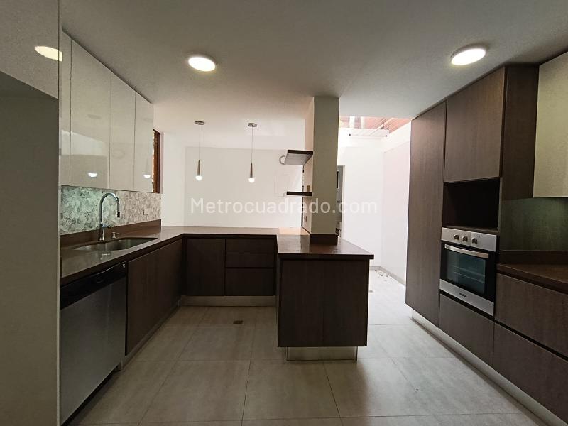 4BR House with Garden in Exclusive Los Balsos - 3