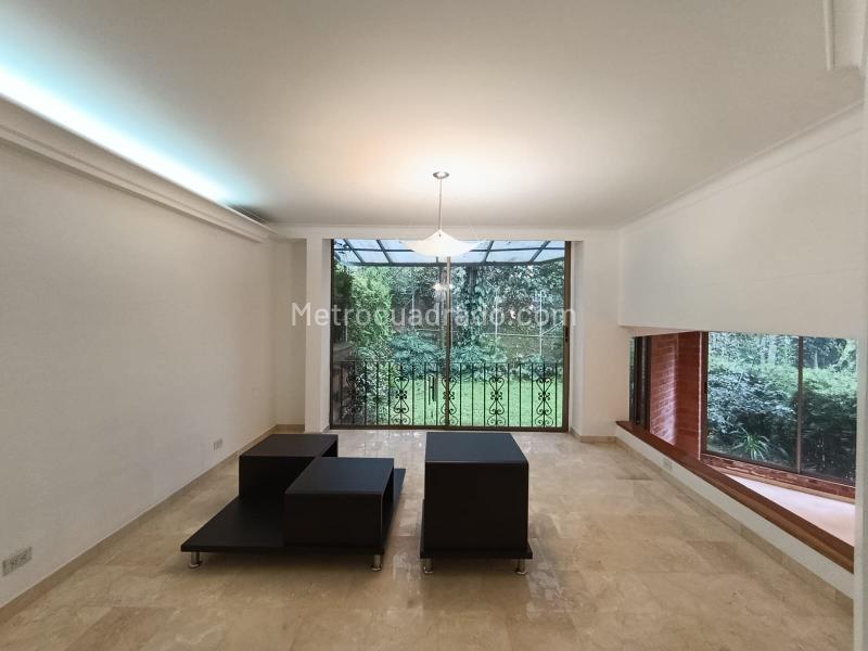 4BR House with Garden in Exclusive Los Balsos - 9