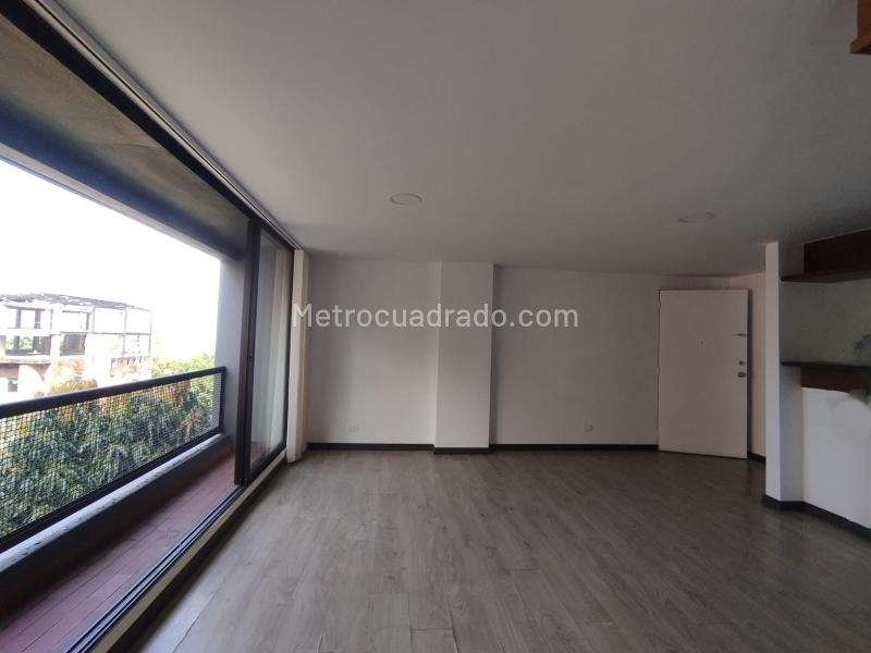 1BR Apartment in El Tesoro (75 m²)