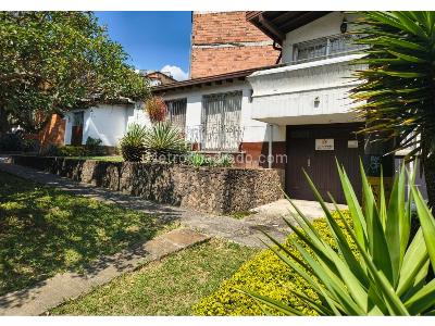 Casa de 3 alcobas en venta en Laureles, Medellín, 211 m² · foto 2 de 20