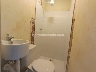 Casa de 5 alcobas en arriendo en San Joaquin Laureles, Medellín, 300 m² · foto 5 de 16