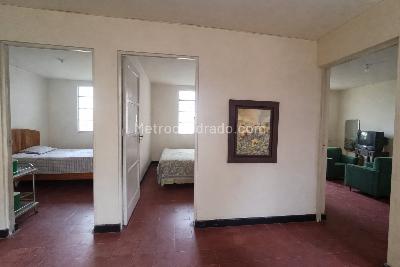 Casa de 5 alcobas en arriendo en San Joaquin Laureles, Medellín, 300 m² · foto 11 de 16