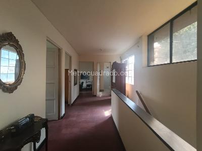 Casa de 5 alcobas en arriendo en San Joaquin Laureles, Medellín, 300 m² · foto 15 de 16