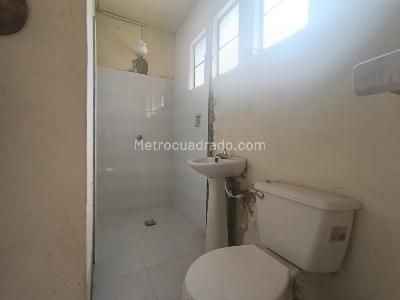 Casa de 5 alcobas en arriendo en San Joaquin Laureles, Medellín, 300 m² · foto 16 de 16