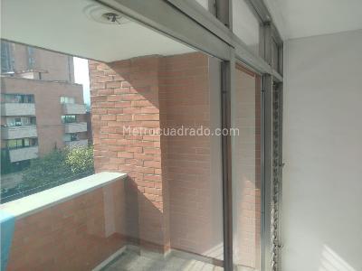 Apartamento de 3 alcobas en venta en Laureles, Medellín, 137 m² · foto 2 de 20