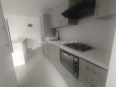 Apartamento de 2 alcobas en arriendo en El Chingui, Envigado, 74 m² · foto 2 de 13