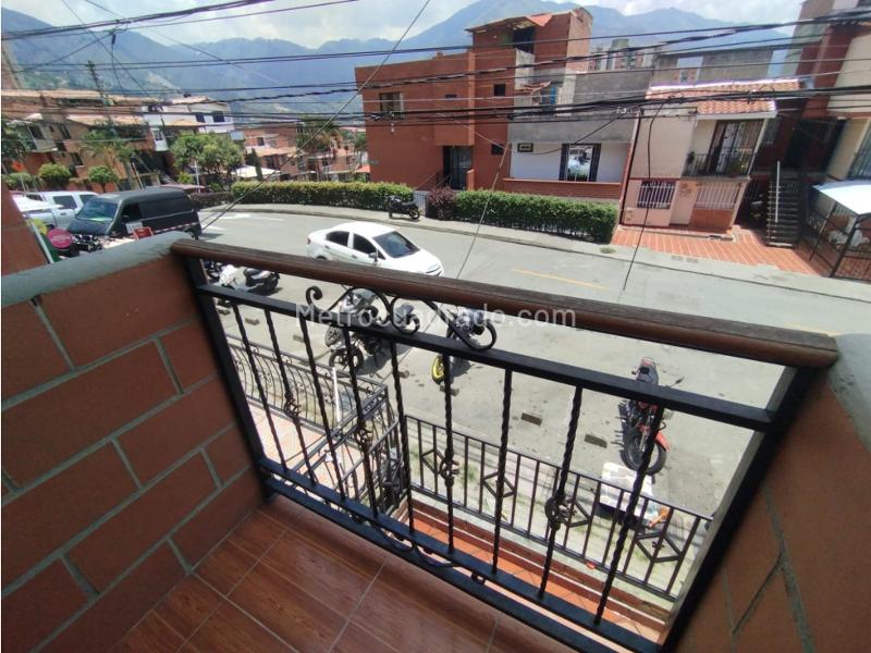 Casa – Bello, Urbanización Palmar de Serramonte - Vista 2